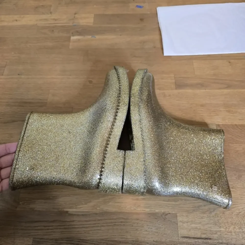 🔴 3/$15 Melissa Rain Drop Jelly Boot – Gold Glitter Waterproof Statement 5 US
